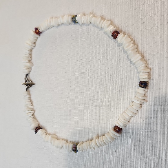 Puka Shell Chocker Necklace. Size 15"" - Picture 4 of 5